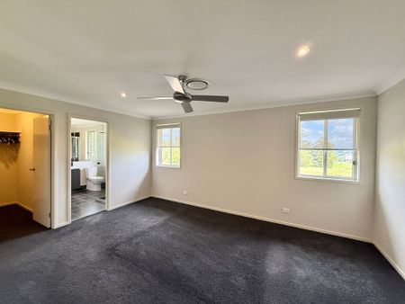 21 Grasmere Way, Warners Bay - Photo 4