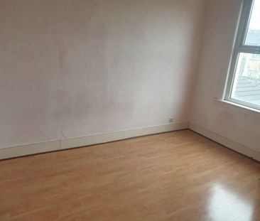 Room in a Shared House, Lichfield Road, E6 - Photo 5