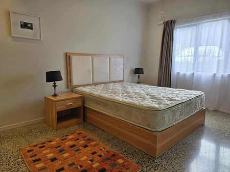 Modern, furnished, CBD T/house - Photo 4