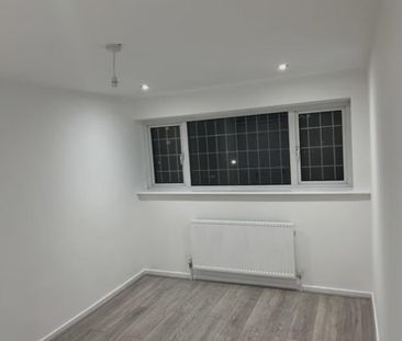 3 bedroom end of terrace house to rent - Photo 2