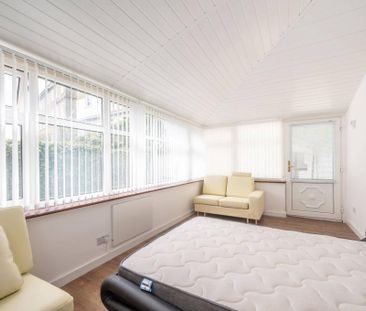 4 bedroom apartment to rent - Photo 3