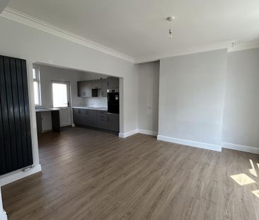 3 bedroom end of terrace house to rent - Photo 5