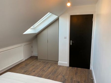 1 Bed Flat, King Edwards Gardens, W3 - Photo 2