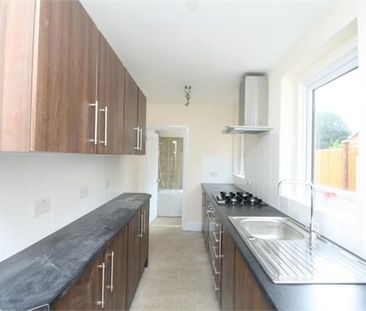 2 bedroom maisonette to rent - Photo 2