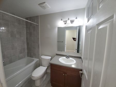 For Lease - 47 lothbury Drive, Brampton, Ontario - Photo 3