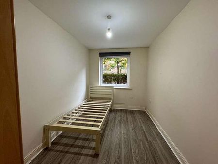 Alder Court, N11 - Photo 2