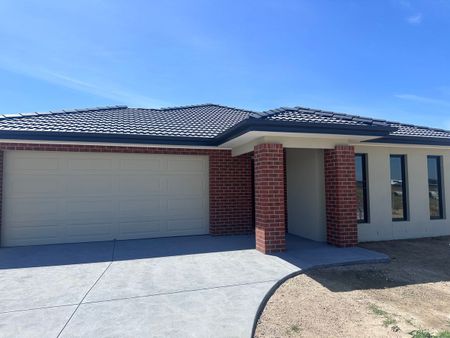 Modern Family Home in Prime Officer Location - Photo 4