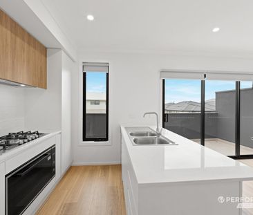 12 Strong View, Fraser Rise VIC 3336 - Townhouse For Rent | Domain - Photo 6
