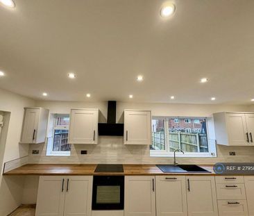 3 bedroom end of terrace house to rent - Photo 2