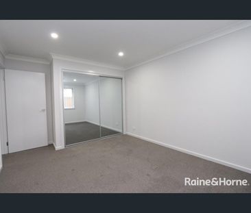 Family Home in Kelso- Available 4/3/26 !!! - Photo 5