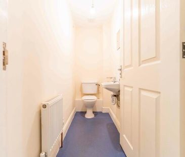 Room 10, First Floor Flat, Park farm House, 103 Haxby Road - Photo 6
