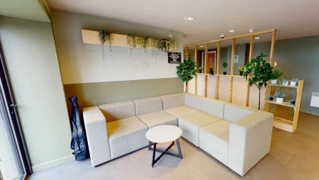 Large High Double Ensuite - Photo 4