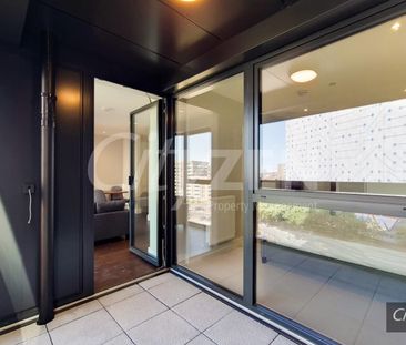 Avalon Point, 1 Silvocea Way, London - Photo 3