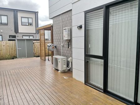 Modern 3BR Townhouse in Papakura - Photo 2