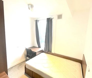 Room in a Shared House, Beechwood View, LS4 - Photo 4