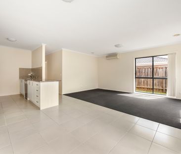 31 Kimberley Grove, Pakenham VIC 3810 - House For Rent | Domain - Photo 2