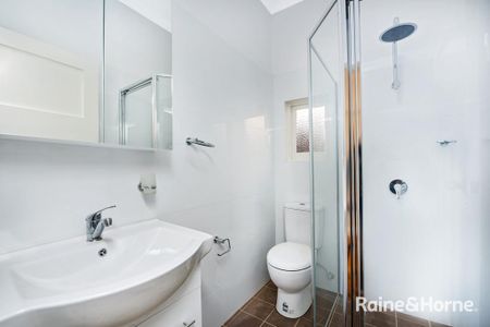 27 Woodland Street, Marrickville, NSW 2204 - Photo 4