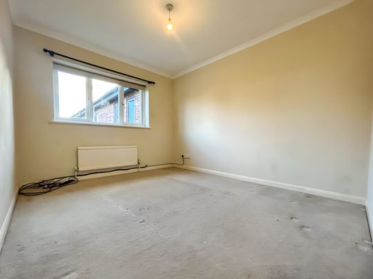 2 Bedroom House To Let - HP13 - Photo 1