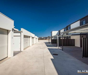 CENTRAL FOUR BEDROOM TOWNHOUSE - Photo 2