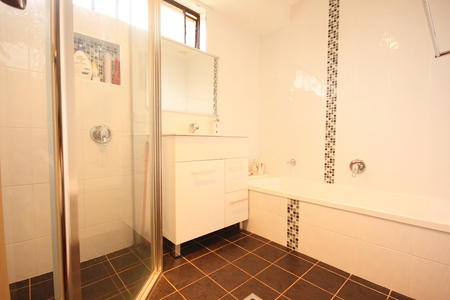 Spacious Family Home in a Sought-After Location - Photo 3