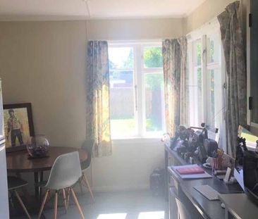 Three Bedroom Family Home - Photo 4