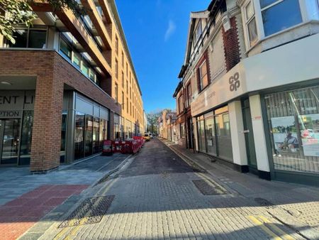 6 bedroom maisonette to rent - Photo 3