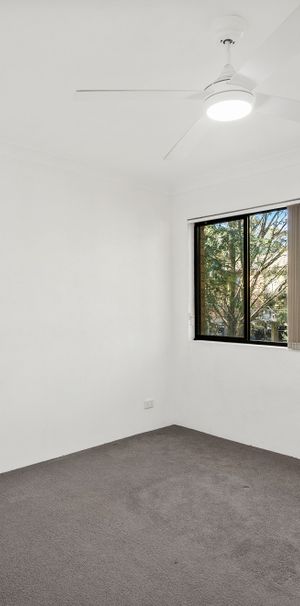 Relaxed Living in a Quiet North Wollongong Pocket - Photo 1