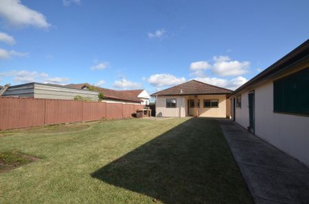 Well Presented Family Home!! - Photo 5