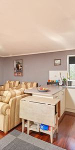 SELF CONTAINED UNIT IN LEAFY TURVEY PARK - Photo 3