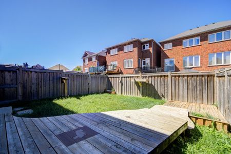 For Lease - 30 London Pride Drive, Richmond Hill, Ontario - Photo 4