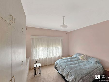 Centrally Located Family Home - Photo 3