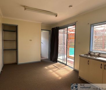 Large Family home! - Photo 2