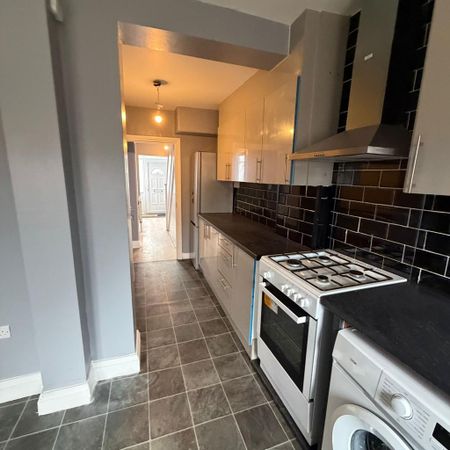 4 bedroom terraced house to rent - Photo 4