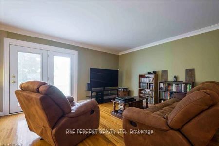 43 Sherwood Crescent #Main - Photo 2