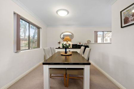 Gorgeously maintained unit with two courtyards - Photo 2