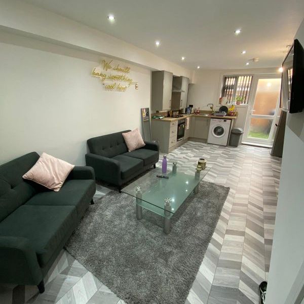 Bird's Nest - 6 Bedroom 6 Bathroom & No DepositLoughborough - Photo 1