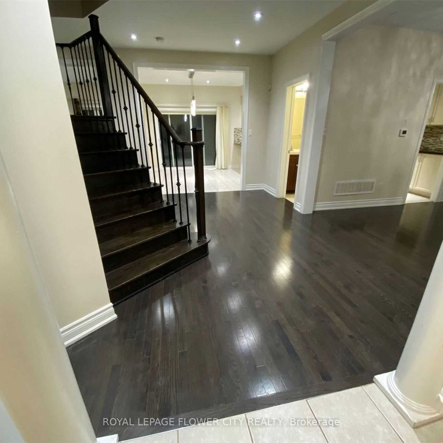 Detached Home For Lease | W7362958 - Photo 1