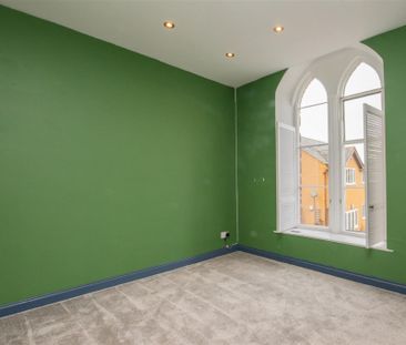 2 bed Flat To Let - Photo 3