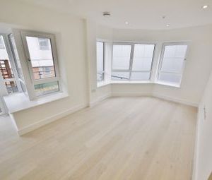 1 Bedrooms Flat to rent in Library House, New Road, Brentwood CM14 | £ 225 - Photo 1