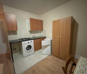 Studio Flat, Station Road, E12 - Photo 2