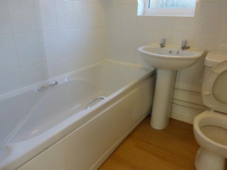 2 bedroom semi-detached house to rent - Photo 4