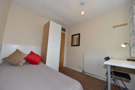 1 bedroom in a house share to rent - Photo 3