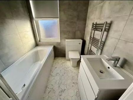 2 Bed Terraced House, Cobden Ave, LS12 - Photo 4