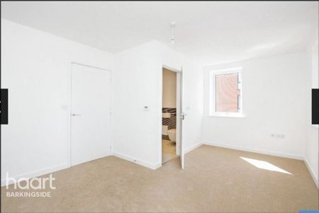 5 bedroom end of terrace house to rent - Photo 4