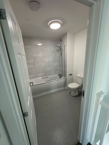 Red Hand Close, Burton upon Trent, Staffordshire, DE14 1FB - Photo 5