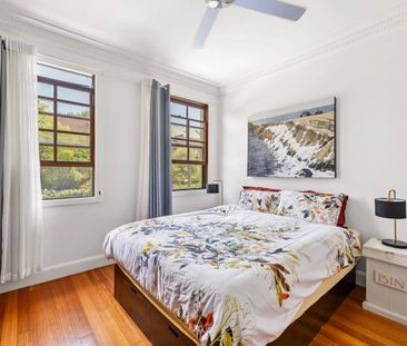 Charming Two-Storey Home in a Prime Alexandria Pocket - Photo 5