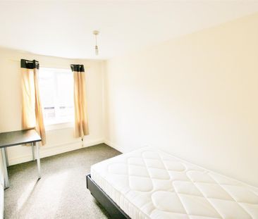 3 bedroom apartment to rent - Photo 4