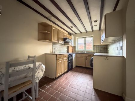 2 bedroom end of terrace house to rent - Photo 4