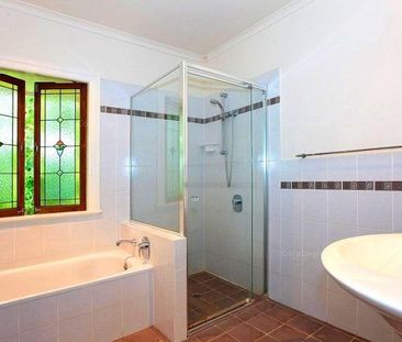 1 BEDROOM AVAIL IN SHARE HOUSE - GREAT LOCATION! - Photo 4