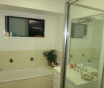 Modern, Easy Living - 30 Ellsworth Drive, Mount Louisa - Photo 5